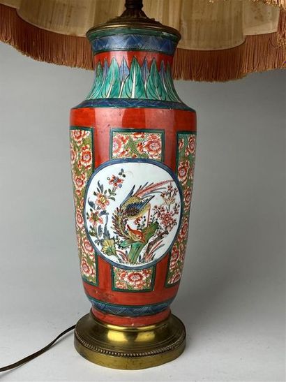 CHINE, XXe.
Grand vase en porcelaine polychrome...