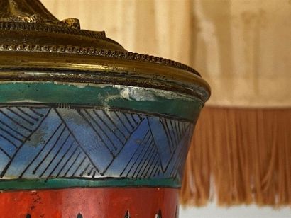 CHINE, XXe.
Grand vase en porcelaine polychrome...