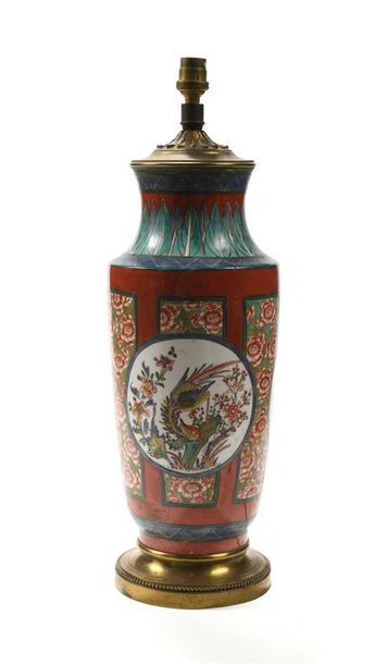 CHINE, XXe.
Grand vase en porcelaine polychrome...