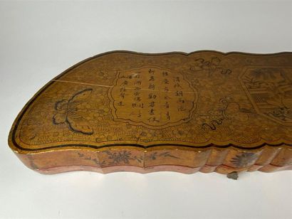 CHINE, CANTON, fin XIXe.
Cithare en bois...