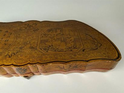 CHINE, CANTON, fin XIXe.
Cithare en bois...