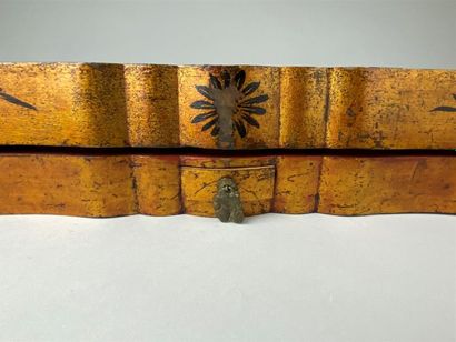 CHINE, CANTON, fin XIXe.
Cithare en bois...