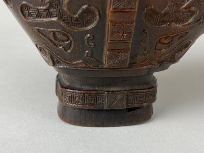 CHINE, XVIIIe.
Coupe libatoire en corne de...