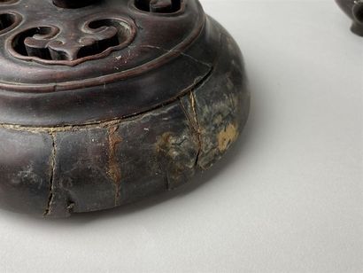 CHINE, XIXe.
Brûle-parfum tripode en bronze,...
