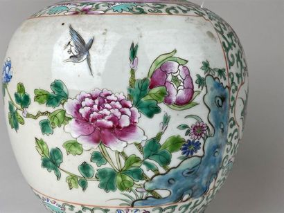 CHINE, XXe.
Pot à gingembre en porcelaine...
