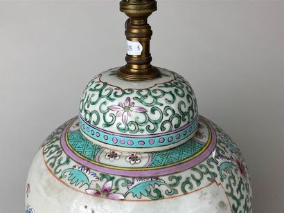 CHINE, XXe.
Pot à gingembre en porcelaine...