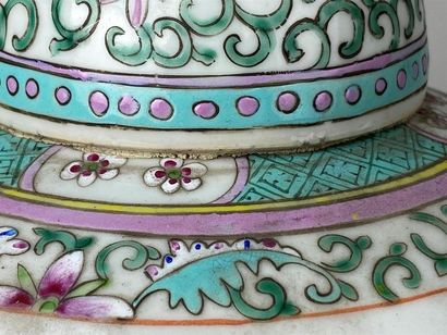 CHINE, XXe.
Pot à gingembre en porcelaine...