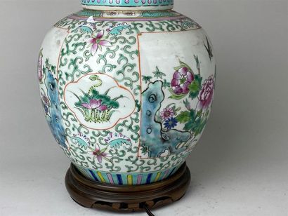 CHINE, XXe.
Pot à gingembre en porcelaine...