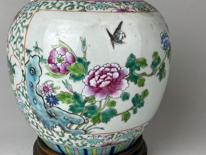 CHINE, XXe.
Pot à gingembre en porcelaine...