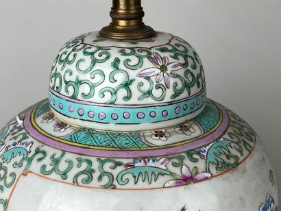 CHINE, XXe.
Pot à gingembre en porcelaine...
