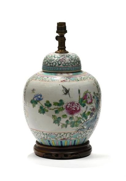 CHINE, XXe.
Pot à gingembre en porcelaine...