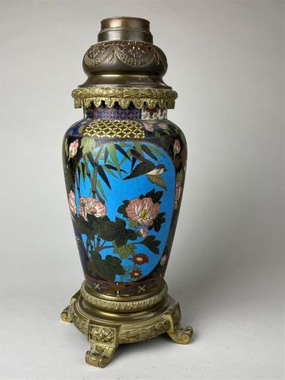 JAPON, circa 1900.
Vase balustre en cuivre...
