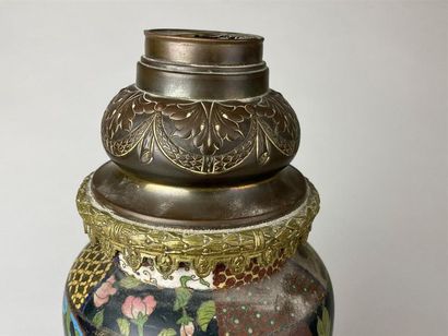 JAPON, circa 1900.
Vase balustre en cuivre...