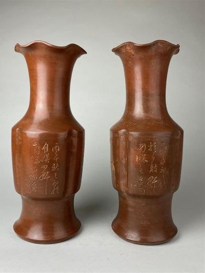 CHINE, XXe.
Deux vases balustres formant...