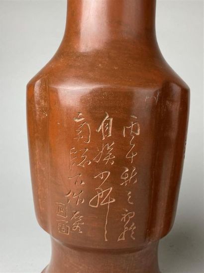 CHINE, XXe.
Deux vases balustres formant...
