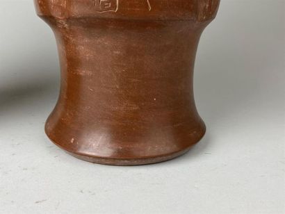 CHINE, XXe.
Deux vases balustres formant...