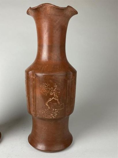 CHINE, XXe.
Deux vases balustres formant...