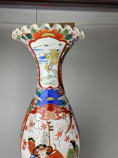 JAPON, début XXe.
Grand vase en porcelaine...