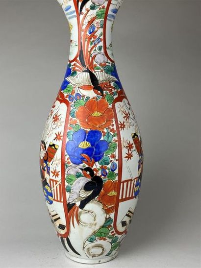JAPON, début XXe.
Grand vase en porcelaine...