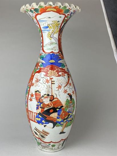 JAPON, début XXe.
Grand vase en porcelaine...