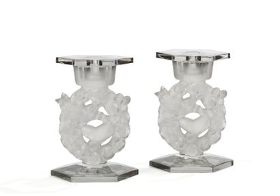 René LALIQUE (1860-1945).
Paire de chandeliers...