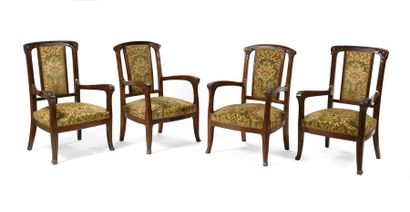 Deux paires de fauteuils en acajou mouluré...
