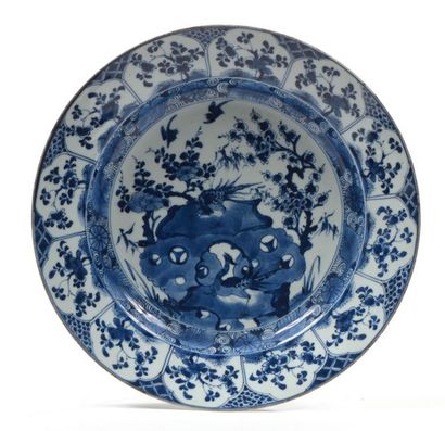 CHINE, époque Kangxi (1662-1722).
Plat circulaire...