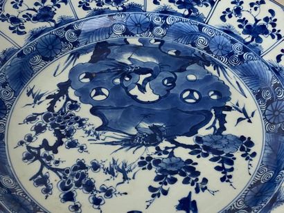 CHINE, époque Kangxi (1662-1722).
Plat circulaire...