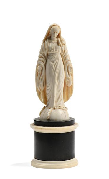 École française XIXe.
Vierge foulant le serpent.
Sculpture...
