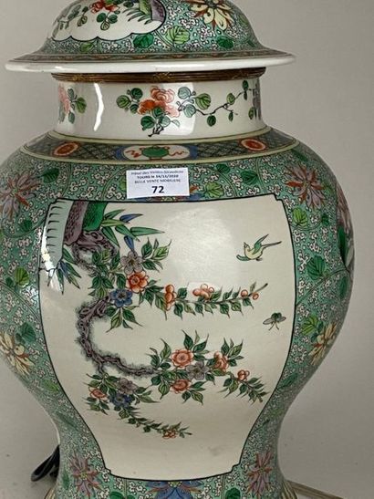 CHINE, XXe.
Vase balustre couvert en porcelaine...