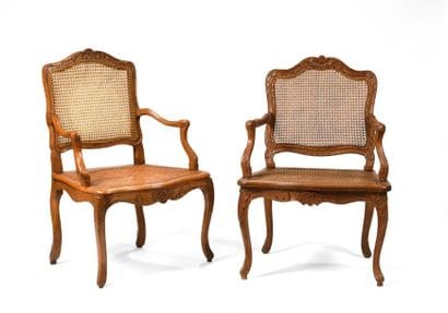 Deux fauteuils cannés en hêtre mouluré et...