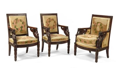 Paire de fauteuils et une bergère à dossier...
