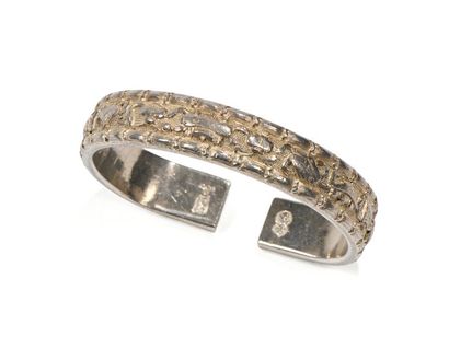 CHINE, fin XIXe.
Bracelet ouvert en argent...