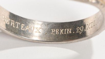 CHINE, fin XIXe.
Bracelet ouvert en argent...
