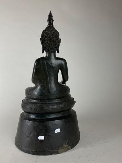 LAOS, XIXe.
Statue de bouddha en bronze,...