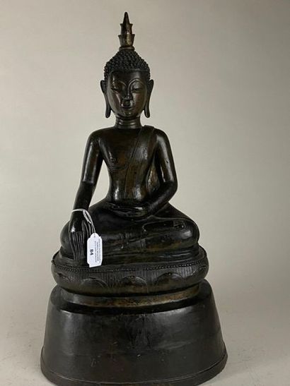 LAOS, XIXe.
Statue de bouddha en bronze,...