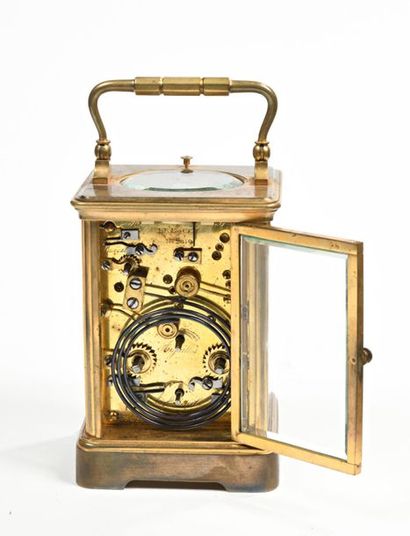 Pendulette d'officier en bronze et verre...