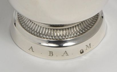 Importante timbale tulipe en argent ciselé...