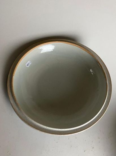 JAPON, XVIIIe.
Pot couvert en porcelaine,...