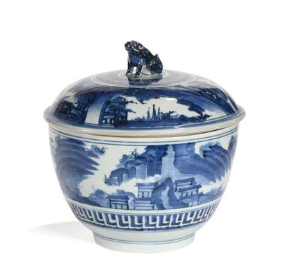 JAPON, XVIIIe.
Pot couvert en porcelaine,...