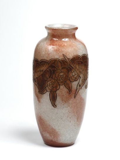 LEGRAS.
Important vase en verre, la panse...