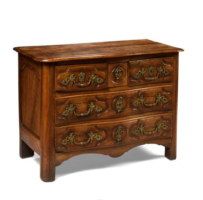 Petite commode parisienne à façade galbée...
