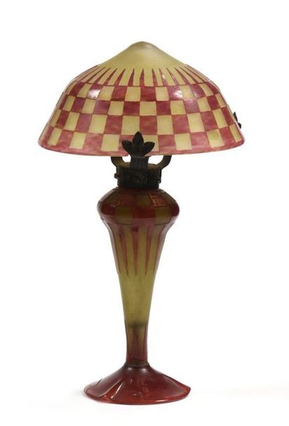 LE VERRE FRANCAIS.
Lampe champignon en verre...