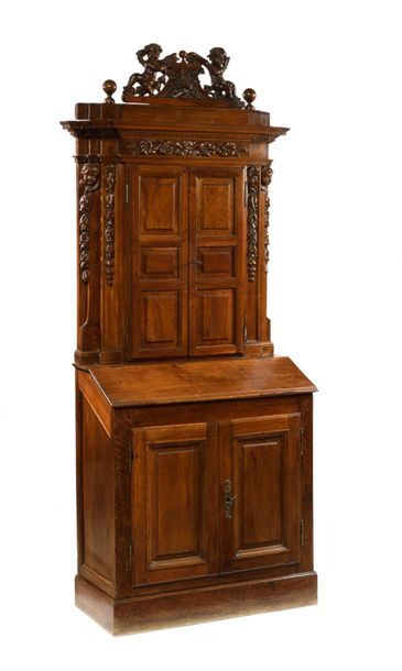 Cabinet deux-corps en noyer mouluré et sculpté,...