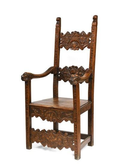 Fauteuil en chêne et hêtre mouluré et sculpté...