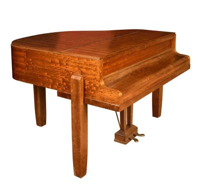 PLEYEL.
Piano crapaud en placage de bois...