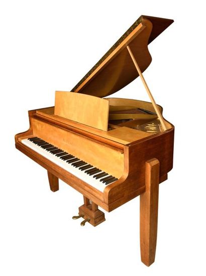 PLEYEL.
Piano crapaud en placage de bois...