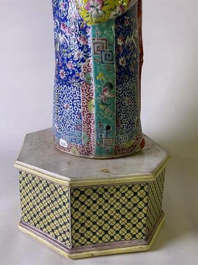 CHINE, XXe.
Statue d'immortel en porcelaine...