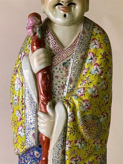 CHINE, XXe.
Statue d'immortel en porcelaine...