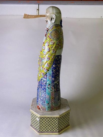 CHINE, XXe.
Statue d'immortel en porcelaine...